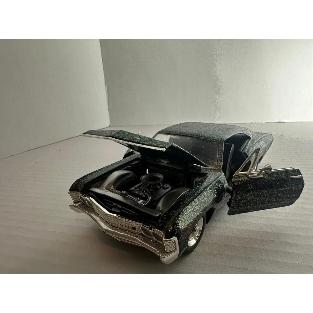 Jada 1:24 Scale 1967 Chevrolet Impala SS Collectible Model Car